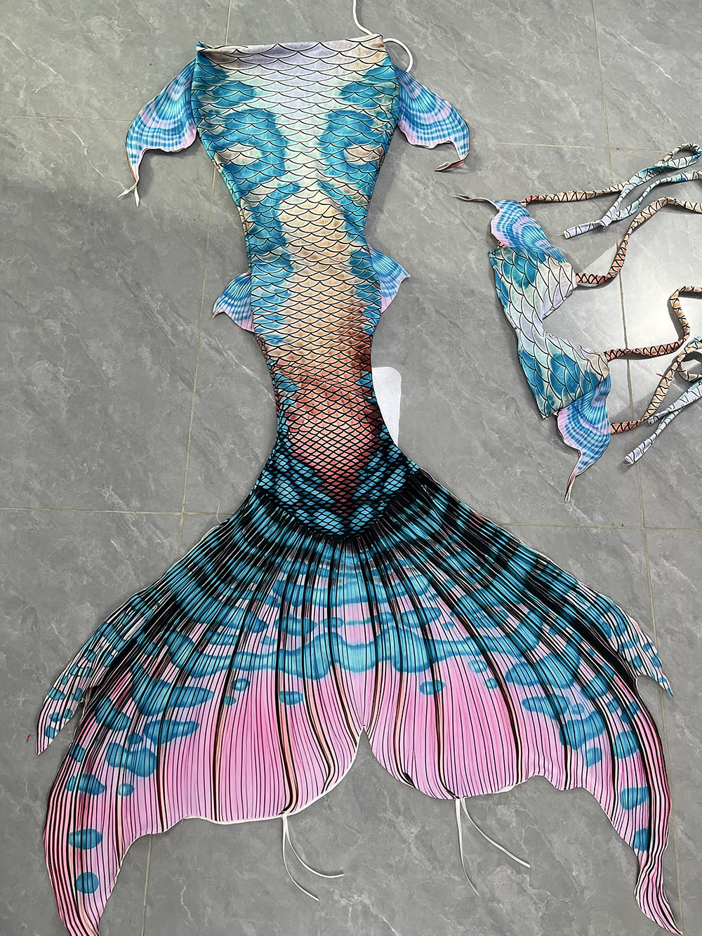 Colorful Dreamy Mermaid Tail A - огляд і ціна Aquarium